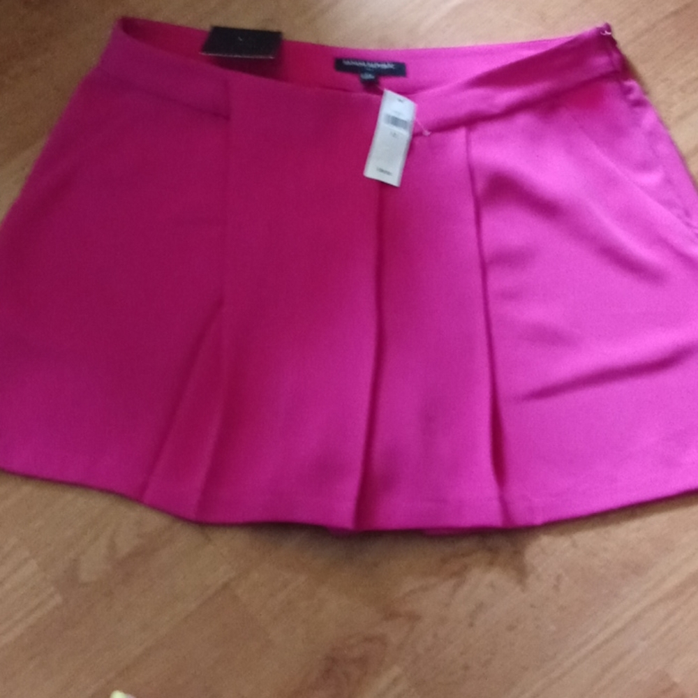 Banana Republic "Skirt" Shorts- Size 12 fits 10-12